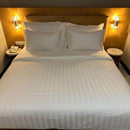 D'Primahotel Jemursari Surabaya Esterno foto