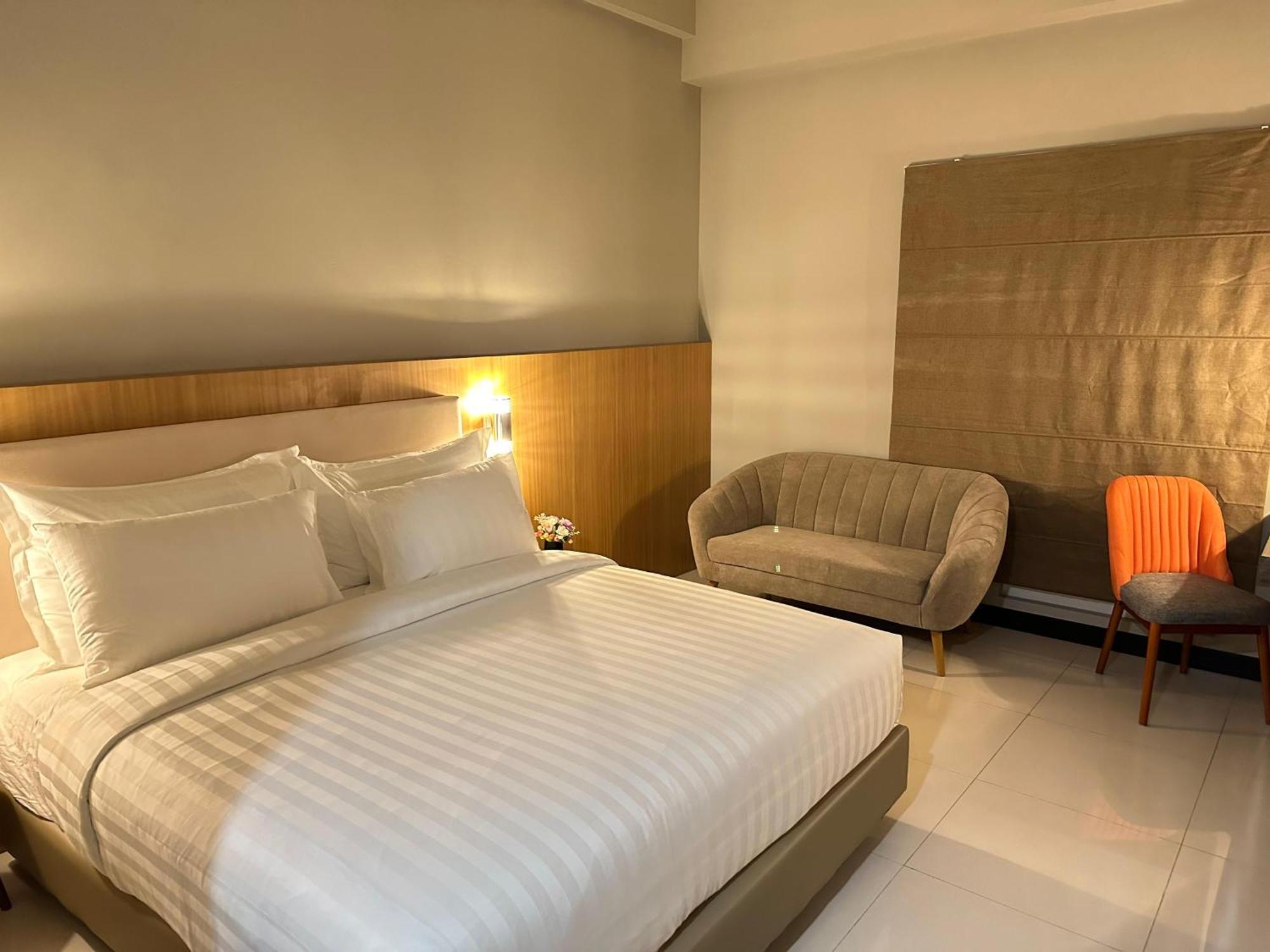 D'Primahotel Jemursari Surabaya Esterno foto