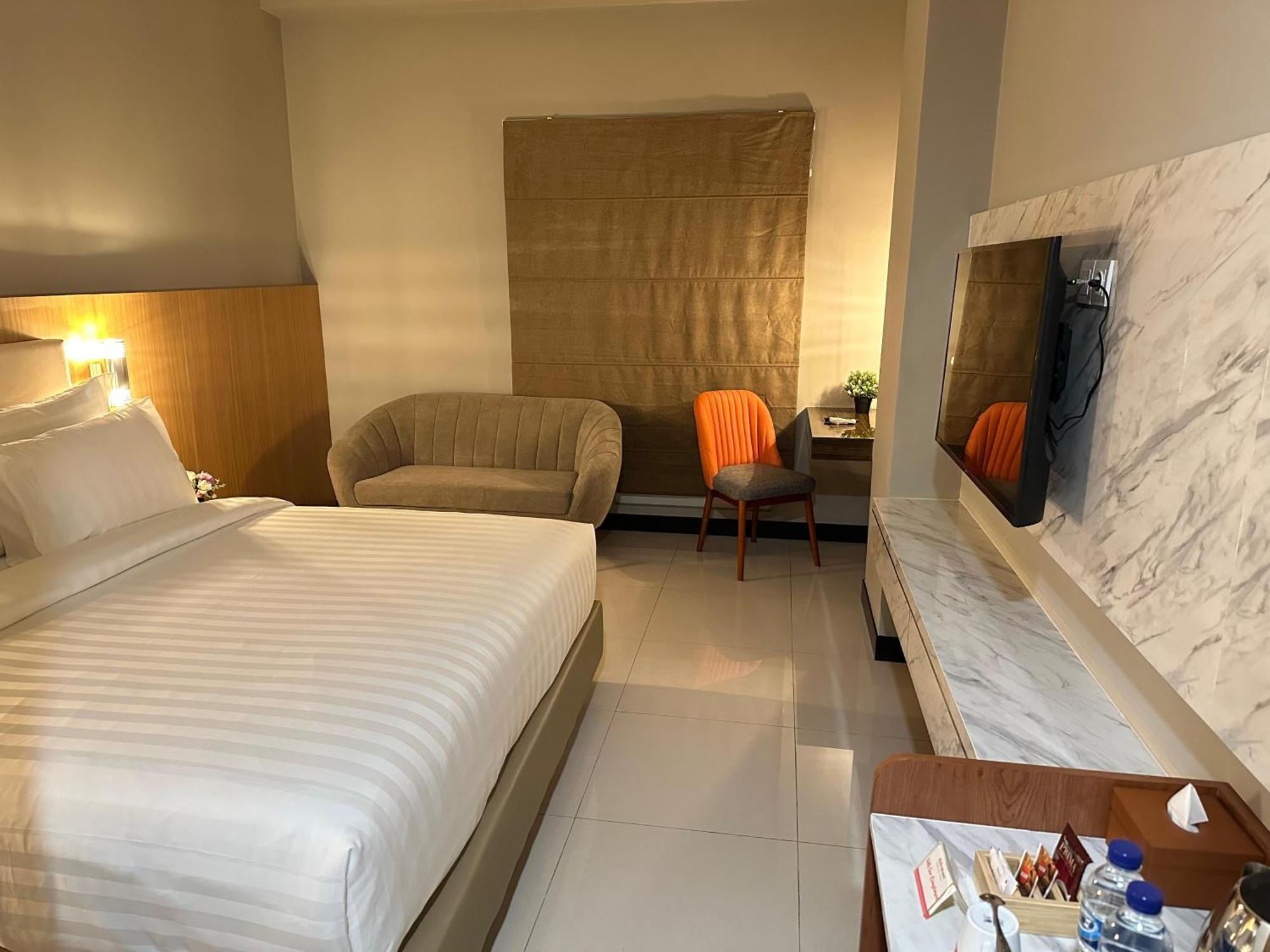 D'Primahotel Jemursari Surabaya Esterno foto