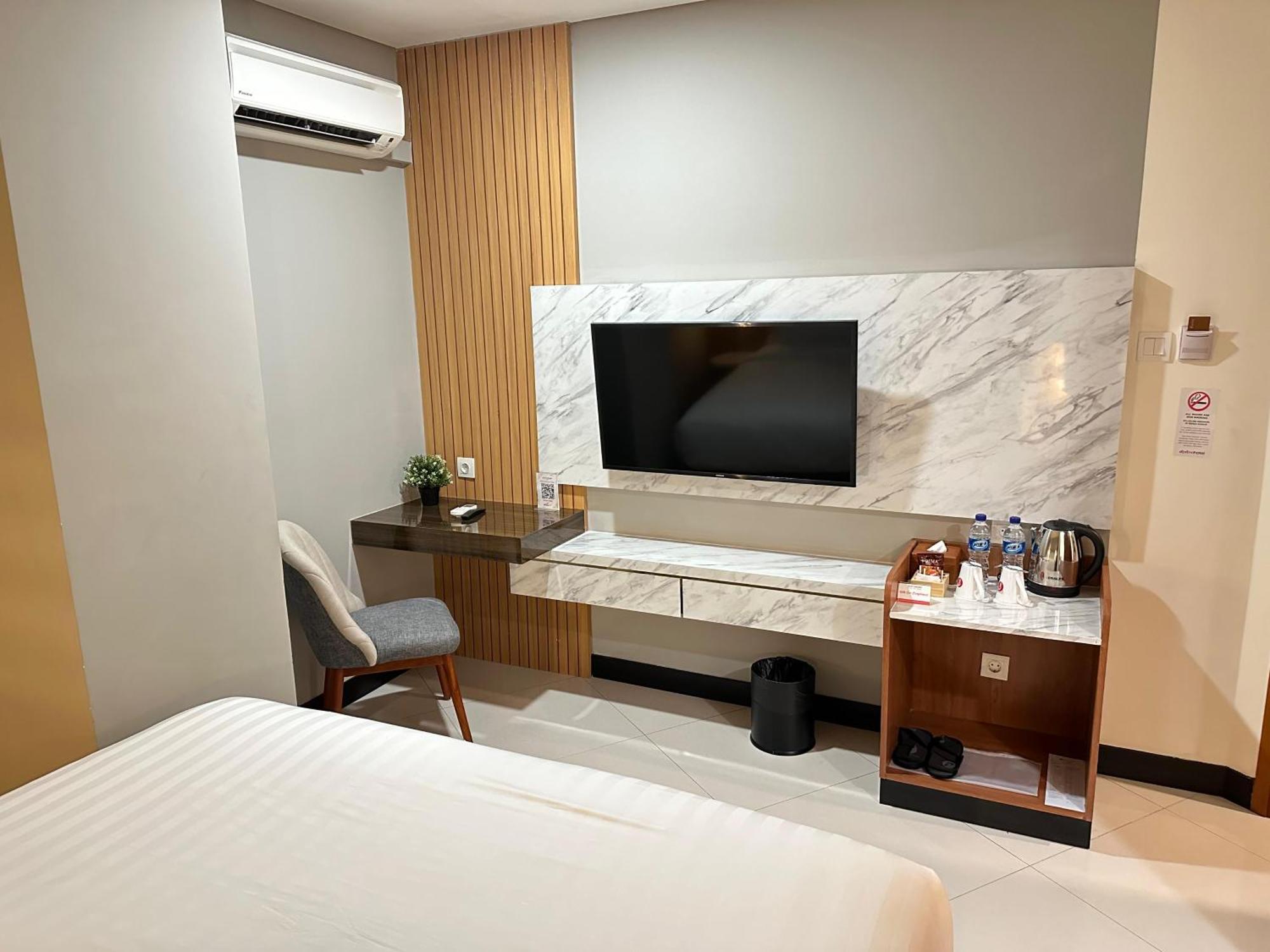D'Primahotel Jemursari Surabaya Esterno foto