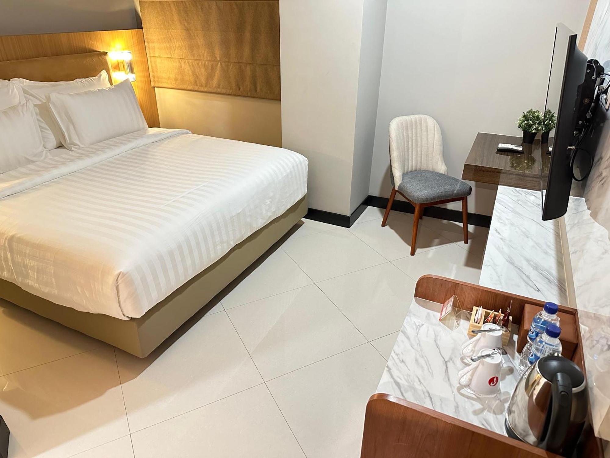 D'Primahotel Jemursari Surabaya Esterno foto