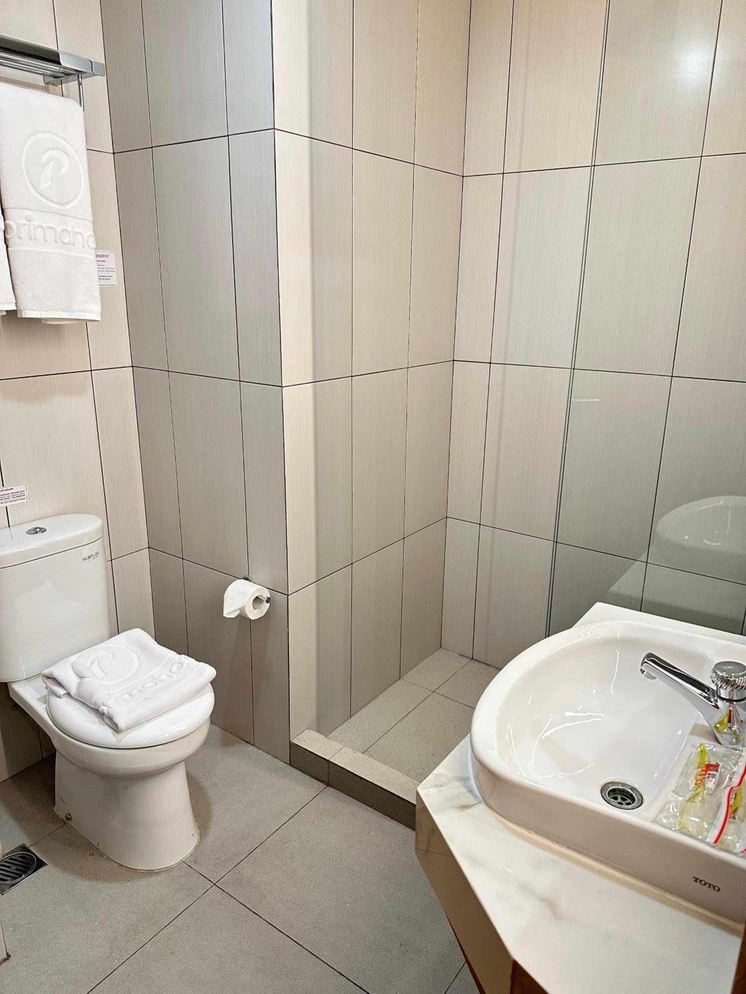 D'Primahotel Jemursari Surabaya Esterno foto
