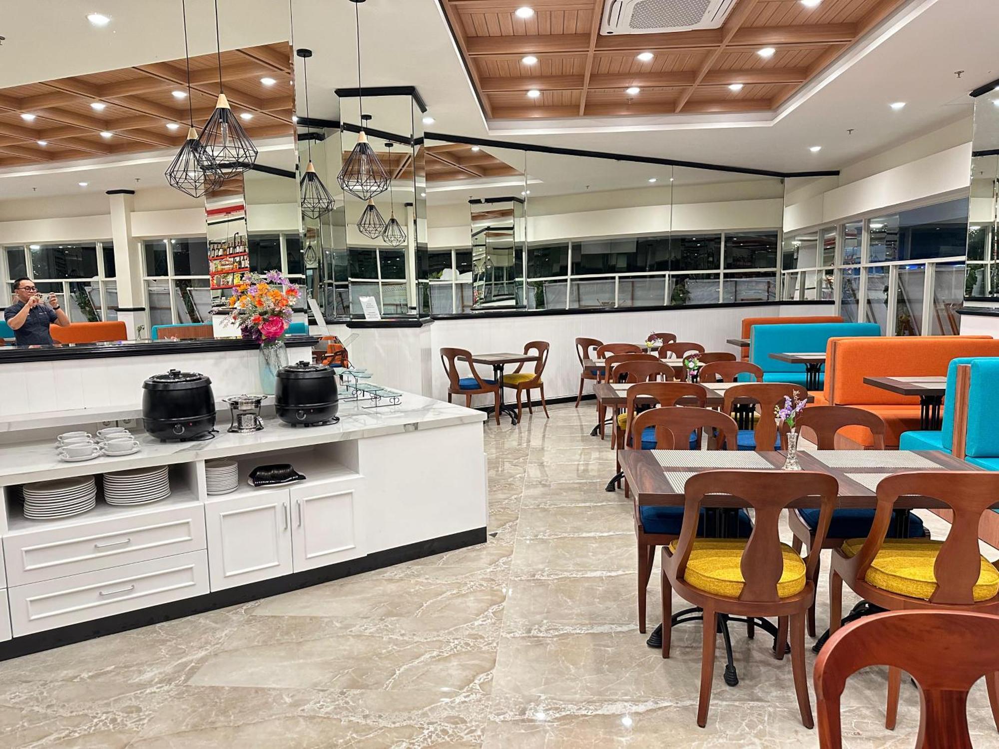 D'Primahotel Jemursari Surabaya Esterno foto