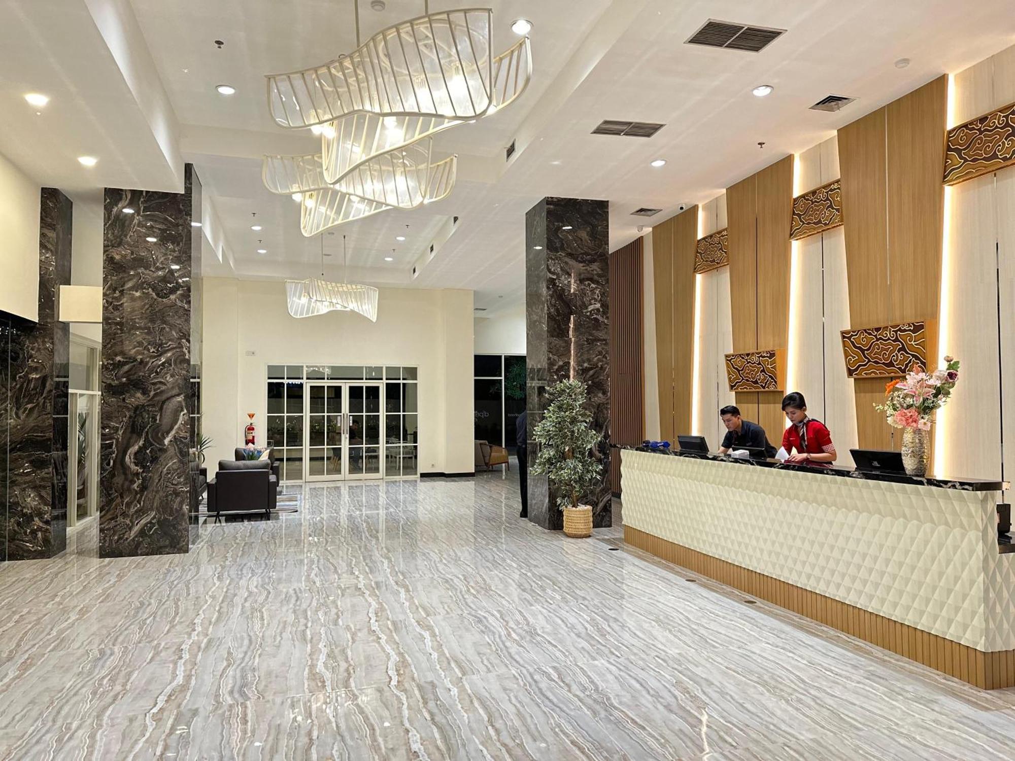 D'Primahotel Jemursari Surabaya Esterno foto